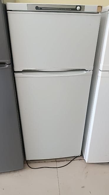 İki qapılı məişət soyuducusu - Rəng: ağ - Üst hissədə dondurucu — 1