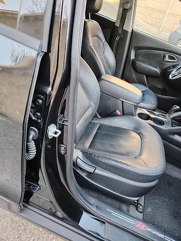 Hyundai Tucson: 0.2 l | 2009 il Krossover — 6