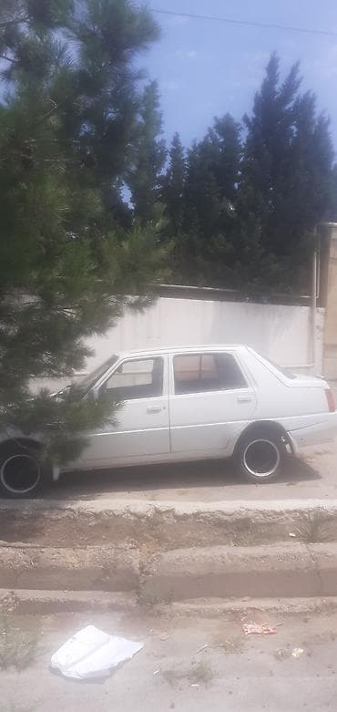 07 disk: Satılır: Şahin-bədən tipli, ağ rəngli 4 qapılı sedan. Xüsusiyyətlər — 1