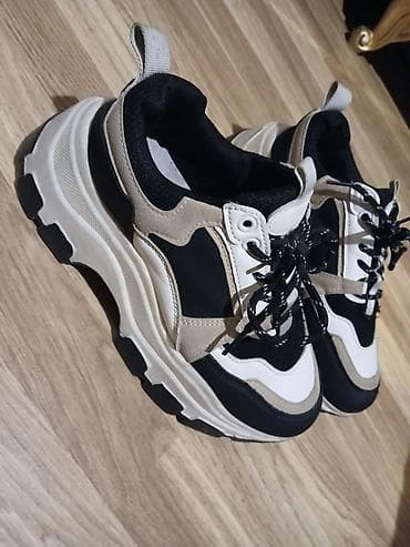 ağ qadın krossovkaları: Unisex chunky idman ayaqqabısı - Rəng: ağ-qara-bej kombinasiyası - — 2