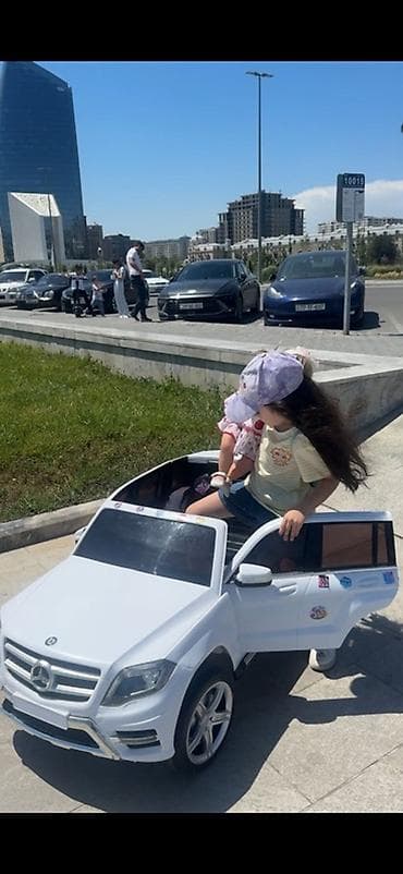 oyuncaq masini: Uşaq üçün elektrikli miniatür avtomobil – Mercedes-Benz üslubunda, ağ — 3
