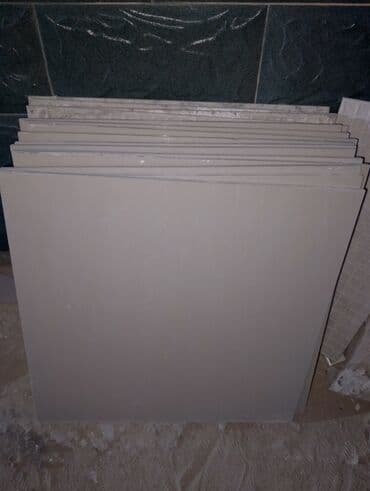 islenmis metlax: Döşəmə üçün istifadə edilən bu kvadrat formalı boz rəngli metlax — 3