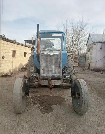 bmw 36 fara: Mavi rəngli təkər arxası traktor, kabinəli. Ön dar təkərli (2WD) — 4