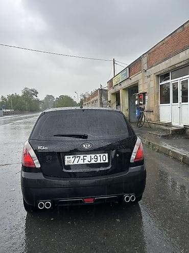qubada ucuz avtomabiller: Kia Rio: 1.4 l | 2006 il Hetçbek — 5
