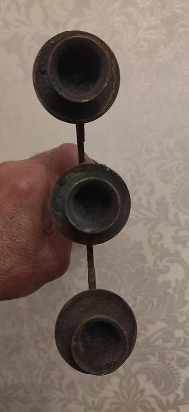 Şamdanlar: Məhsul: Bürünc üçlü şamdan Təsvir: - Material: tam bürünc (alt — 2
