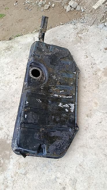 Niva injector bakı yaxşı vəziyyətdədir biraz uşaq çıxıb usdunə əzilib