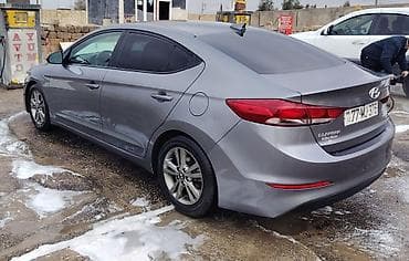 lipler: Hyundai Elantra: 2 l | 2017 il Sedan — 5