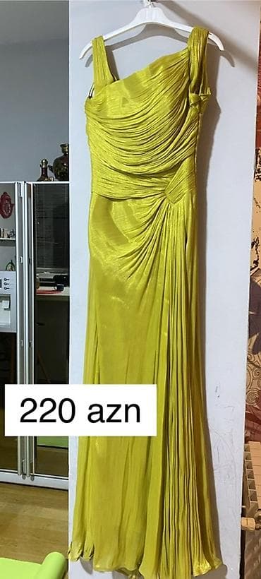 ucuz parfum: Uzun axşam geyimi – limon-yaşıl rəngdə. Zərif tədbirlər, məclis və — 1