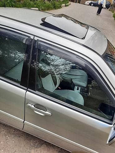 mersedes amg: Mercedes-Benz C240, sedan, gümüşü rəng. - Ban növü: 4 qapılı sedan — 7