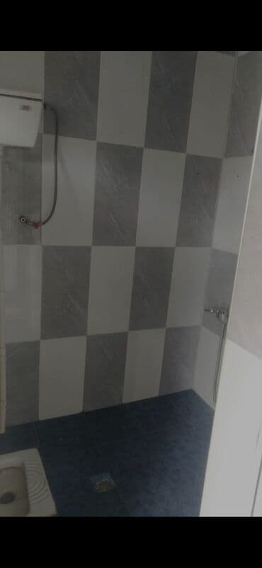 kirayə evlər ucuz: Kiraye ev 250 evin ayligidi (oddelni evdir) 200 manat depozitdi Ne — 4