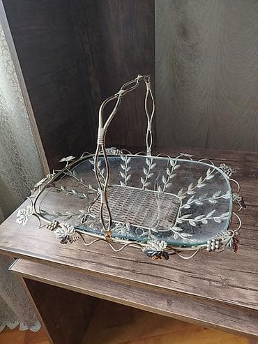 Şüşə meyvə/şirniyyat sinisi – dekorativ metal çərçivəli. - Material