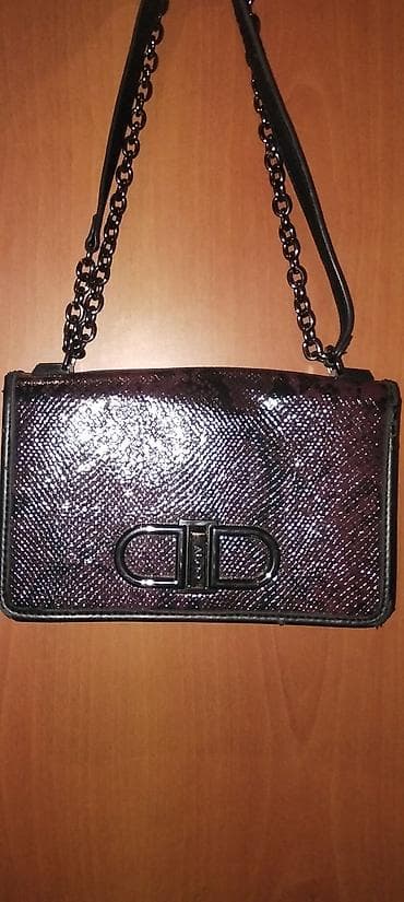 Çantalar: Ümumi 19 azn 1) Qara çiyin çantası - Yumşaq dəri fakturalı material - — 2