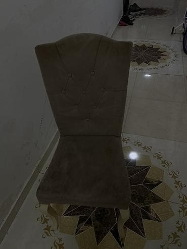 qonaq dest: - Yüksək arxa hissə: romb naxışlı dekorativ düymələr və yüngül yan — 1