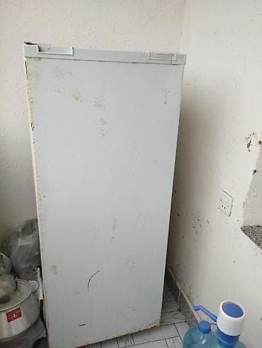 balkonda mətbəx: Soyuducu – birkameralı, üst hissədə dondurucu bölmə Xüsusiyyətlər: - — 1