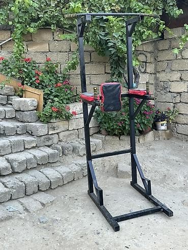 taxta brus: Çəkilər üçün çoxfunksiyalı turnik–parallel qollar (dip station) stendi — 2