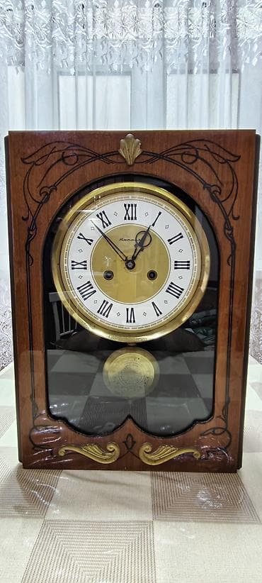 islenmis generator satisi: Divar saatları, Mexaniki, Mayatnik — 1