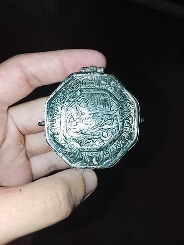 Dini kitablar: 1 əsrdən çox yaşı olan miniatür "Quran". Futulyarı gümüşdür. Təqribi — 1