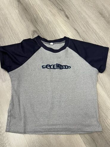 Digər kişi geyimləri: M razmer sport üst geyim
8 azn
Digəri isə L razmer crop
4 azn — 2