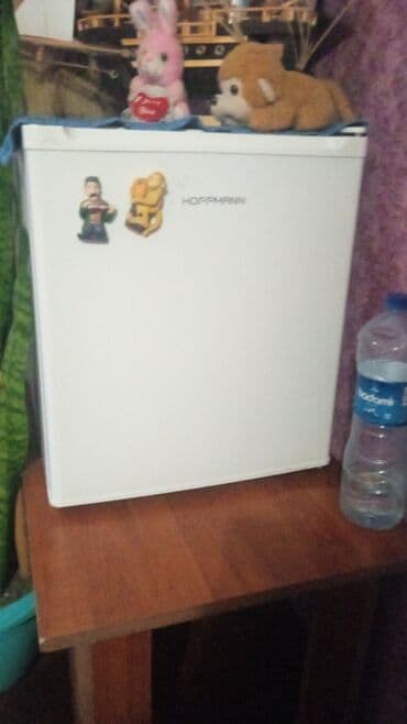 Hoffmann mini soyuducu - Rəng: ağ - Kompakt masaüstü dizayn – ofis