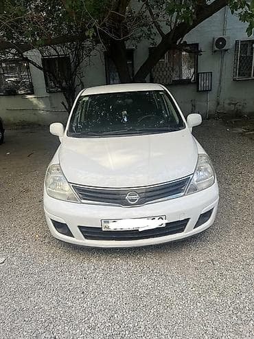 Avtomobil satışı: Nissan Tiida hatchback – ağ rəng, 5 qapı, şəhər üçün rahat və iqtisadi — 4