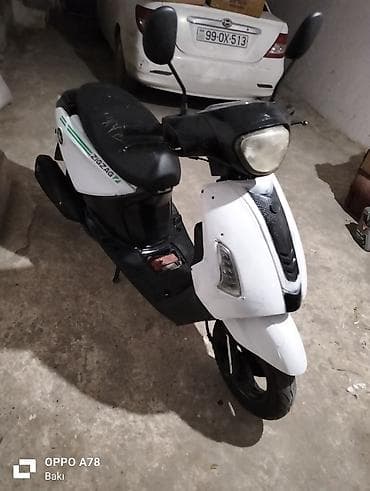 radiator yuyan aparat: Ağ rəngli şəhər skuteri/skuter. - Korpus: kompakt, aerodinamik — 2