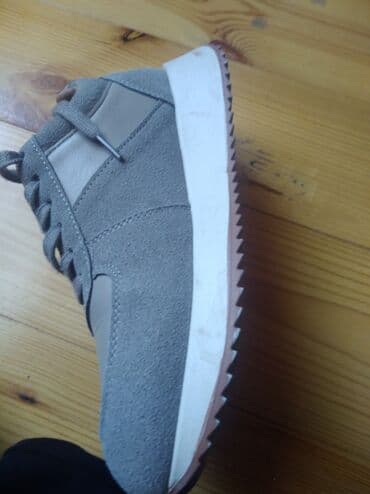 tulku derisi: Gündəlik geyim üçün markadır - Ölçü: 37 (altlıqda qeyd olunub) - — 2