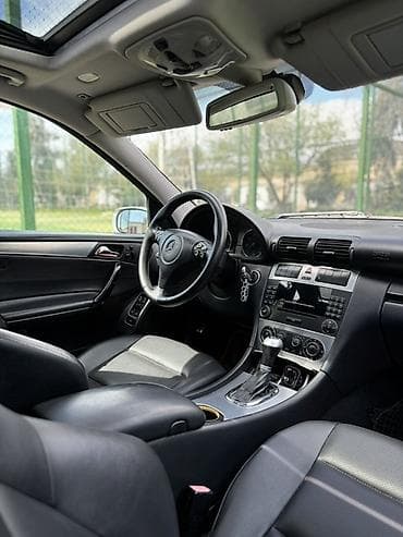 qirmizi 07: Mercedes-Benz C-Class: 2.5 l | 2006 il Sedan — 9