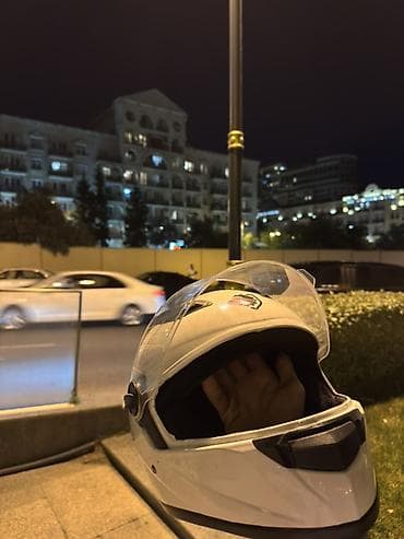 maped motor: Ağ rəngli tam üzlü (full-face) motosiklet dəbilqəsi. Vəziyyət Əladır — 2