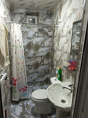 binə savxozda ev: Qobu polis bölməsinin arxası 3 + 1 otaq heyet evi . Tam təmirli — 7