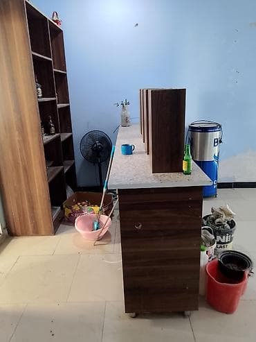 Mebel dəsti – bar/recepsiyon stendi və arxa vitrin - Material: ağac