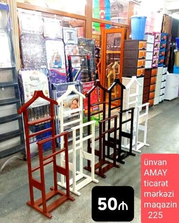 paltar asilqanlari: Müxtəlif rənglərdə mövcud olan bu taxta paltar asılqanları geyimlərin — 1