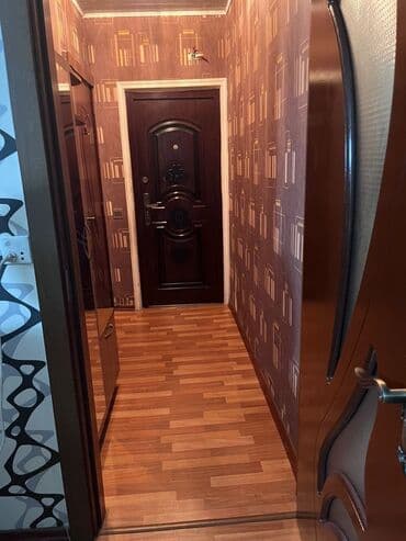 piano şəkilləri: Satılır: Qonaq otağı mebel dəsti Tərkib: - Ağ-qara rəng çalarlarında — 8