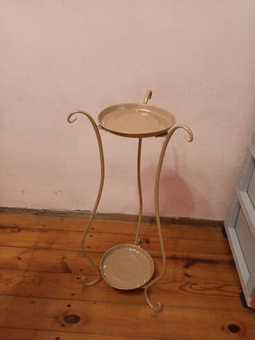 Gübrələr: Yenidir Hündürlüyü 60 sm 72 sm. 2- si bir yerdə 30 AZN Ünvan — 3