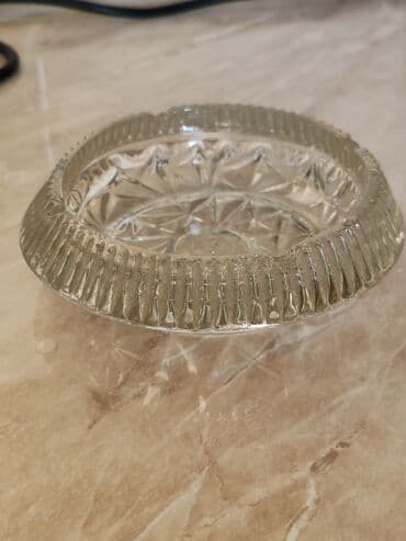 dekor: Xrustal Külqabı satılır. 2 ədəddir. Böyük olan 12 manat. Ağırdır — 2