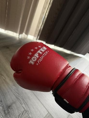 Maskalar, eynəklər: TOP TEN Fighter boks əlcəkləri – 12 oz - Rəng: qırmızı, ağ detallarla — 4
