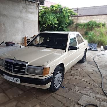 Mercedes-Benz 190 (W201): 2 l | 1990 il Sedan