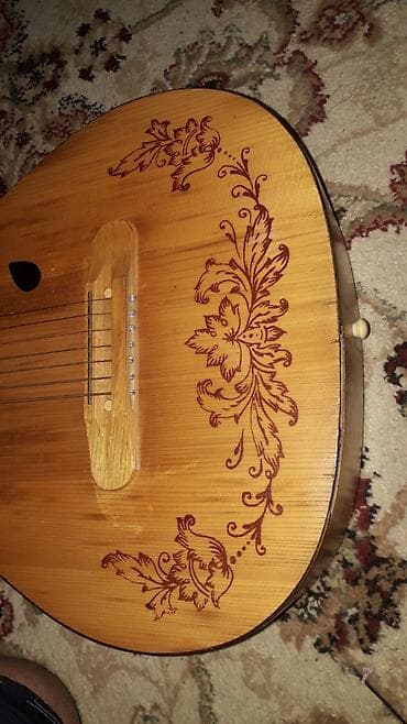gitara aksesuar: Sovet istehsalı 7 simli rus gitarası - Korpus: yuxarı deka ağacdan — 2