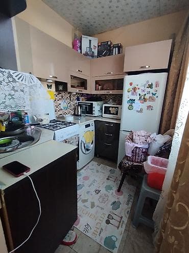 6 ci mkr da evler: Bakı, 5-ci mikrorayon, 2 otaqlı, Köhnə tikili, m. Memar Əcəmi, 40 kv. m — 6