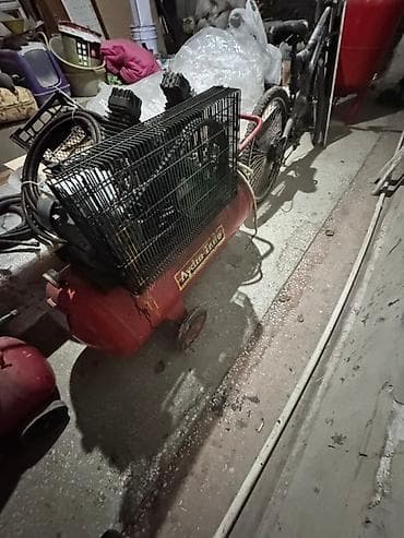 Aydın-Trafo markasına məxsus qırmızı rəngdə kompressor. Balon tipli — 1