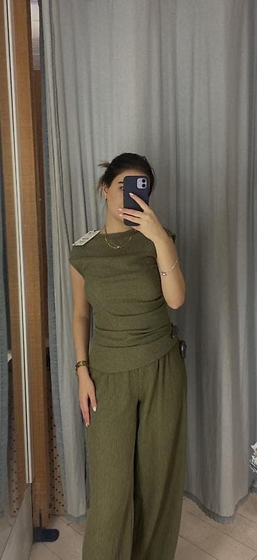 Brend: Pull&Bear Məhsul: Qadın bluzası - Rəng: Zeytun-yaşıl - — 2