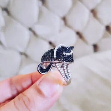 sirqalar qizil: Dəstə daxildir: Üzük, Sırğa, Ağ qızıl, 585 Əyar, 1172 g — 4