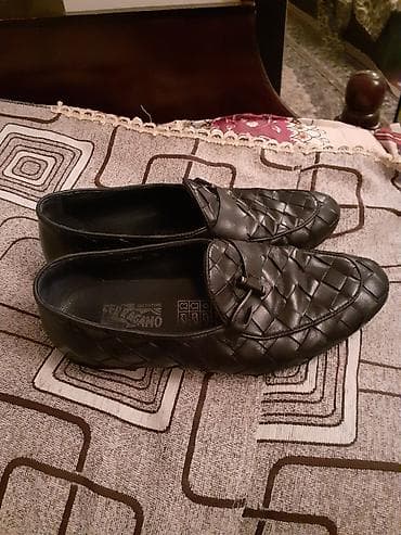 ayyaqqabi: Gencede satilir ici uzu deri ayaqabi Ferragamo brendi 100azn almisdim — 1