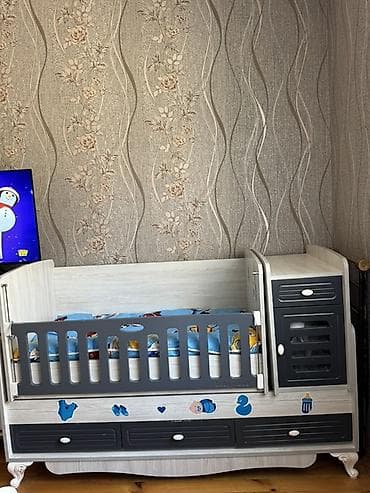 ruminya mebeli: Uşaq beşiyi və komodlu transformasiya olunan model - Rəng: açıq ağac — 4