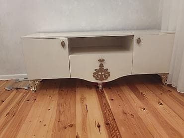 Mebel: İşlənmiş, Düz TV altlığı, Polkalı — 2