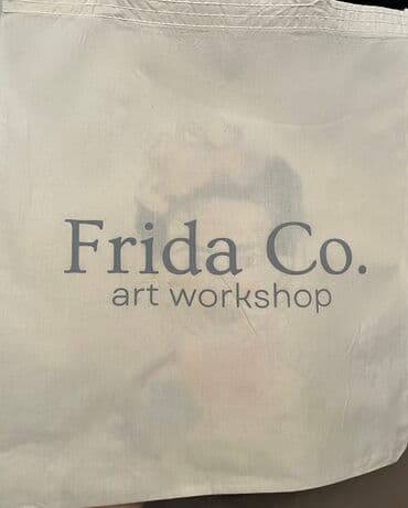 iqos qiymətləri: Əl işi çanta, boya ilə. Frida Co. Qiymət 25 manat. Əlaqə üçün whatsApp — 3
