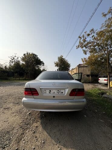 ekskavatör satışı: Mercedes-Benz E 240: 2.4 l | 2000 il Sedan — 4