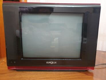 a tv plus: Eurolux markalı, qara rəngli, CRT tipli televizor. Cihazın küncləri — 2