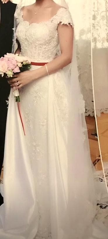 Gəlinlik – klassik A-kəsim, bədən quruluşunu vurğulayan ətəkli model - at lalafo.az Gəlinlik – klassik A-kəsim, bədən quruluşunu vurğulayan ətəkli model -