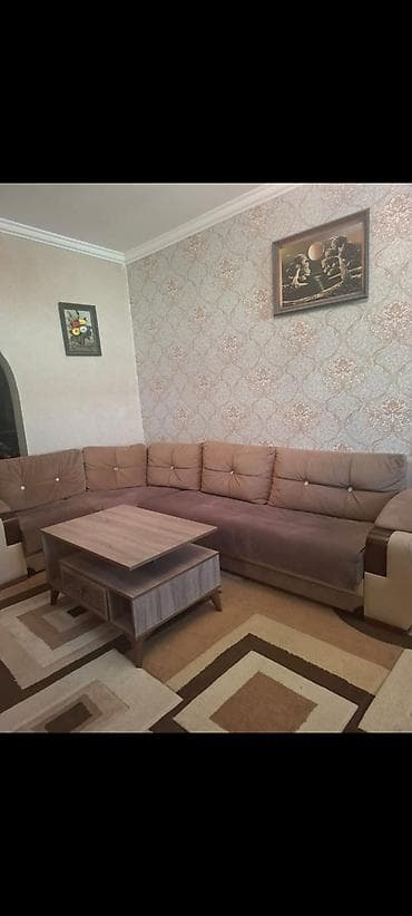 Divan acılır, baza var. 1/80-2/50-ə,hec bir problemi yoxdur. Qiymət — 1