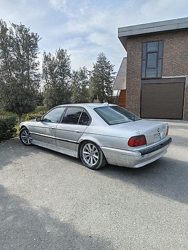 ulduz disk: BMW 7 Series sedan (E38), gümüş rəngli, 4 qapılı, arxa ötürücülü — 4